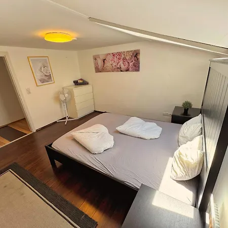 Charming Old Town Apartment *