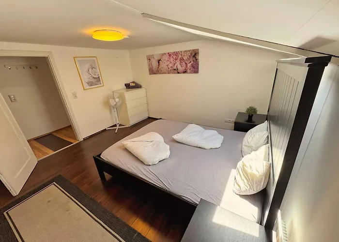 Charming Old Town Apartment *